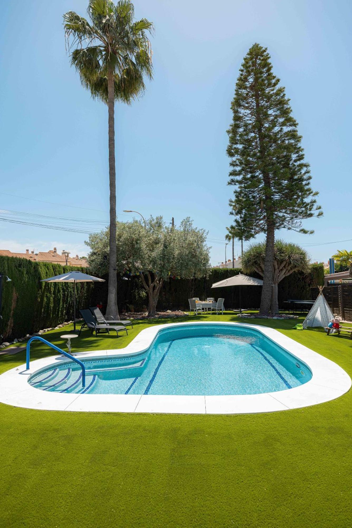 Villa Malaga Beach - Golf Torre de Benagalbon Exterior photo